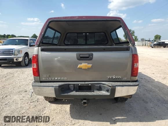 2012 Chevrolet Silverado 1500 LT z VIN 1GCRCSE0XCZ270288, wystawiony jako Copart lot #68697675 z przebiegiem 176 429 mil mil oraz Szkoda całkowita • Salvage title. Historia ofert i sprzedaży dostępna na DreamBid. Obrazek 6.