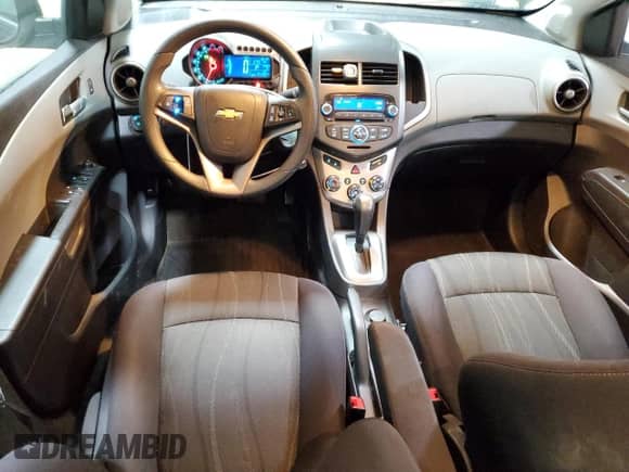 2014 Chevrolet Sonic LT z VIN 1G1JC5SG2E4115937, wystawiony jako Copart lot #84601785 z przebiegiem 91 467 mil mil oraz Szkoda całkowita • Salvage title. Historia ofert i sprzedaży dostępna na DreamBid. Obrazek 8.