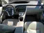 2010 Toyota Prius III с VIN JTDKN3DU2A0197490, выставлен на аукционе Copart как лот 81484925 с пробегом 216 928 миль миль и Списание • Salvage title. История ставок и продаж доступна на DreamBid. Изображение 8.
