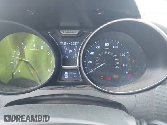 2013 Hyundai Veloster Turbo с VIN KMHTC6AE2DU163910, выставлен на аукционе IAAI как лот 42880099 с пробегом 244 002 миль миль и . История ставок и продаж доступна на DreamBid. Изображение 7.