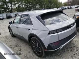 2022 Hyundai Ioniq 5 SE z VIN KM8KMDAF8NU066718, wystawiony jako Copart lot #47411393 z przebiegiem 9 136 mil mil oraz . Historia ofert i sprzedaży dostępna na DreamBid. Obrazek 2.