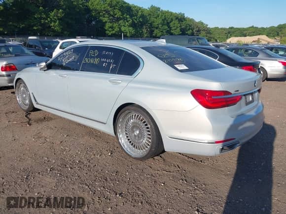 2019 BMW 7 Series 740i xDrive with VIN WBA7E4C53KGV70385, listed as a IAAI auction lot 39556837 with Not provided miles and . Bid and sale history available at DreamBid. Image 3.
