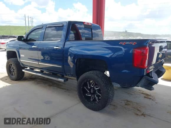 2017 Chevrolet Silverado 1500 High Country z VIN 3GCUKTECXHG206482, wystawiony jako IAAI lot #42613613 z przebiegiem 126 589 mil mil oraz . Historia ofert i sprzedaży dostępna na DreamBid. Obrazek 3.