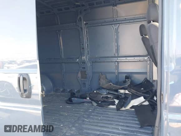 2022 Ram ProMaster Cargo с VIN 3C6MRVJG3NE136421, выставлен на аукционе IAAI как лот 41700161 с пробегом 35 980 миль миль и . История ставок и продаж доступна на DreamBid. Изображение 18.