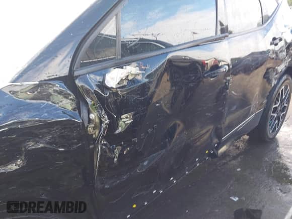 2023 Chevrolet Blazer RS z VIN 3GNKBERSXPS155315, wystawiony jako IAAI lot #43343177 z przebiegiem 21 944 mil mil oraz . Historia ofert i sprzedaży dostępna na DreamBid. Obrazek 17.