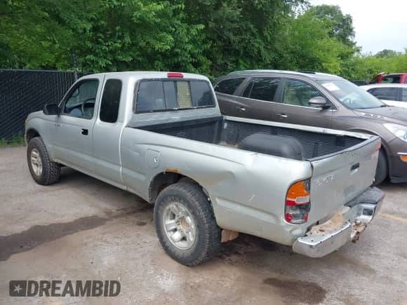 2000 Toyota Tacoma with VIN 4TAWM72N7YZ646025, listed as a IAAI auction lot 42515848 with 156,551 mi miles and . Bid and sale history available at DreamBid. Image 3.