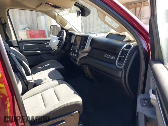 2020 Ram 1500 Lone Star z VIN 1C6RREFT4LN105571, wystawiony jako IAAI lot #42262825 z przebiegiem 90 103 mil mil oraz . Historia ofert i sprzedaży dostępna na DreamBid. Obrazek 5.