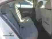 2015 Chevrolet Cruze LT z VIN 1G1PC5SBXF7230753, wystawiony jako Copart lot #81343035 z przebiegiem 84 582 mil mil oraz Szkoda całkowita • Salvage title. Historia ofert i sprzedaży dostępna na DreamBid. Obrazek 10.