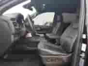 2023 Chevrolet Suburban Premier z VIN 1GNSCFKD0PR266618, wystawiony jako Copart lot #64620245 z przebiegiem 61 991 mil mil oraz Szkoda całkowita • Salvage title. Historia ofert i sprzedaży dostępna na DreamBid. Obrazek 7.