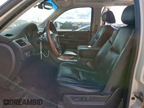 2010 Cadillac Escalade Luxury z VIN 1GYUKBEF1AR262721, wystawiony jako Copart lot #66707945 z przebiegiem 275 171 mil mil oraz Szkoda całkowita • Salvage title. Historia ofert i sprzedaży dostępna na DreamBid. Obrazek 7.