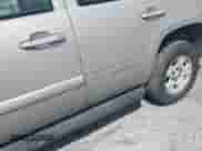 2007 Chevrolet Tahoe LTZ z VIN 1GNFK13077R132501, wystawiony jako IAAI lot #43162107 z przebiegiem Nie podano mil oraz . Historia ofert i sprzedaży dostępna na DreamBid. Obrazek 12.