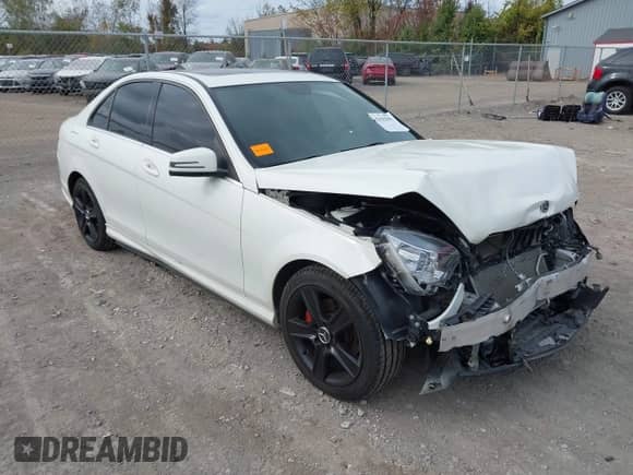 2010 Mercedes-Benz C 300 Sport z VIN WDDGF8BB6AR089165, wystawiony jako IAAI lot #43462906 z przebiegiem 128 332 mil mil oraz . Historia ofert i sprzedaży dostępna na DreamBid. Obrazek 1.