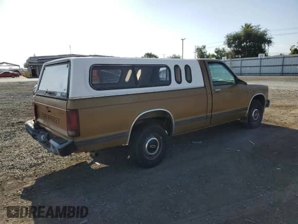 1984 Chevrolet S-10 с VIN 1GCCS14B2E8124045, выставлен на аукционе Copart как лот 60935865 с пробегом 25 340 миль миль и Списание • Salvage title. История ставок и продаж доступна на DreamBid. Изображение 3.