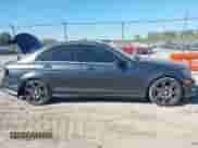 2014 Mercedes-Benz C 250 Sport z VIN WDDGF4HB2EG230394, wystawiony jako IAAI lot #43367403 z przebiegiem 97 860 mil mil oraz . Historia ofert i sprzedaży dostępna na DreamBid. Obrazek 13.