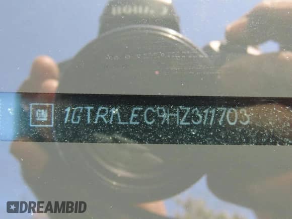 2017 GMC Sierra 1500 z VIN 1GTR1LEC9HZ311703, wystawiony jako Copart lot #58669115 z przebiegiem 48 752 mil mil oraz Szkoda całkowita • Salvage title. Historia ofert i sprzedaży dostępna na DreamBid. Obrazek 10.