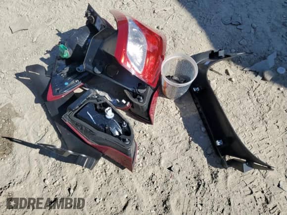 2020 Chevrolet Equinox LT with VIN 2GNAXJEVXL6114388, listed as a Copart auction lot 81681925 with 117,505 mi miles and Salvage title. Bid and sale history available at DreamBid. Image 13.