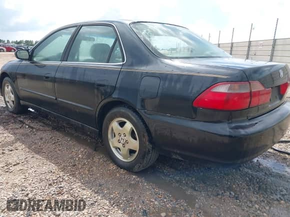 1998 Honda Accord EX with VIN 1HGCG1654WA053029, listed as a IAAI auction lot 42783728 with 254,349 mi miles and . Bid and sale history available at DreamBid. Image 3.