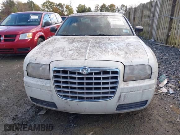 2006 Chrysler 300 with VIN 2C3KA43R96H470429, listed as a IAAI auction lot 43591639 with 85,180 mi miles and . Bid and sale history available at DreamBid. Image 6.