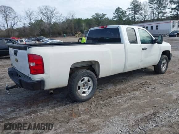 2011 Chevrolet Silverado 1500 LT with VIN 1GCRKSE01BZ264610, listed as a IAAI auction lot 41470836 with 250,686 mi miles and . Bid and sale history available at DreamBid. Image 4.