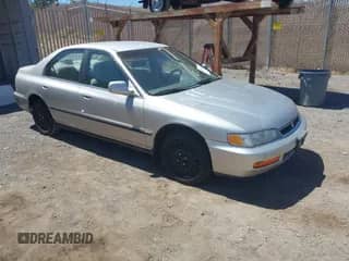 1996 Honda Accord LX с VIN 1HGCD563XTA192561, выставлен на аукционе IAAI как лот 42915033 с пробегом 184 789 миль миль и . История ставок и продаж доступна на DreamBid. Изображение 1.