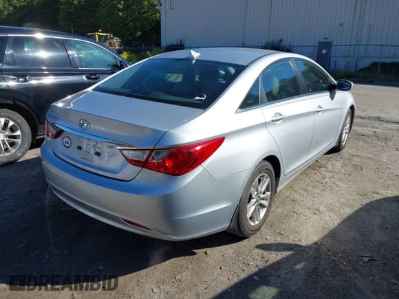 2012 Hyundai Sonata GLS z VIN 5NPEB4AC9CH448163, wystawiony jako IAAI lot #43330549 z przebiegiem 90 309 mil mil oraz . Historia ofert i sprzedaży dostępna na DreamBid. Obrazek 4.