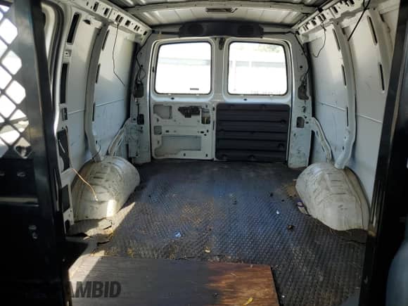 2002 Chevrolet Express Cargo с VIN 1GCFG25W121103262, выставлен на аукционе Copart как лот 60229114 с пробегом 281 541 миль миль и Чистый • Clean title. История ставок и продаж доступна на DreamBid. Изображение 10.