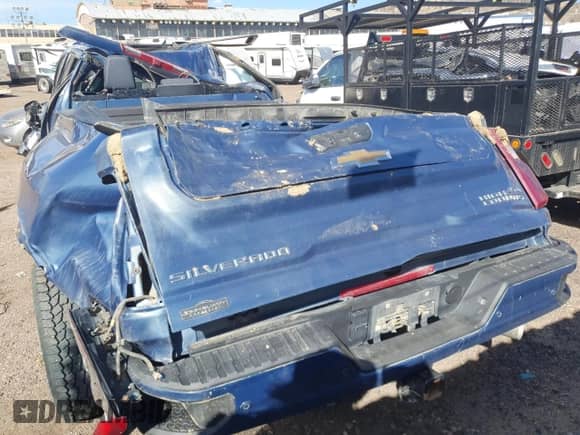 2024 Chevrolet Silverado 3500HD High Country z VIN 1GC4YVEY3RF289326, wystawiony jako Copart lot #48859315 z przebiegiem Nie podano mil oraz Szkoda całkowita • Salvage title. Historia ofert i sprzedaży dostępna na DreamBid. Obrazek 6.