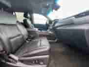 2015 Chevrolet Tahoe LT z VIN 1GNSKBKC4FR56770, wystawiony jako Copart lot #81129645 z przebiegiem 203 448 mil mil oraz Czysty tytuł • Clean title. Historia ofert i sprzedaży dostępna na DreamBid. Obrazek 5.