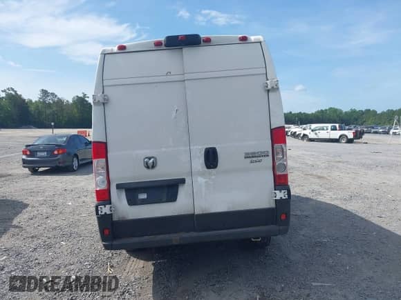 2023 Ram ProMaster Cargo z VIN 3C6MRVJG0PE521759, wystawiony jako IAAI lot #42649745 z przebiegiem Nie podano mil oraz . Historia ofert i sprzedaży dostępna na DreamBid. Obrazek 15.