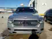 2022 Ram 1500 Laramie z VIN 1C6RREJM7NN178761, wystawiony jako Copart lot #83689484 z przebiegiem 76 293 mil mil oraz Szkoda całkowita • Salvage title. Historia ofert i sprzedaży dostępna na DreamBid. Obrazek 14.