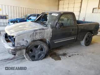 2003 Chevrolet Silverado 1500 LS z VIN 1GCEC14X73Z126057, wystawiony jako Copart lot #84077804 z przebiegiem Nie podano mil oraz Nie do naprawy • Non repairable. Historia ofert i sprzedaży dostępna na DreamBid. Obrazek 1.