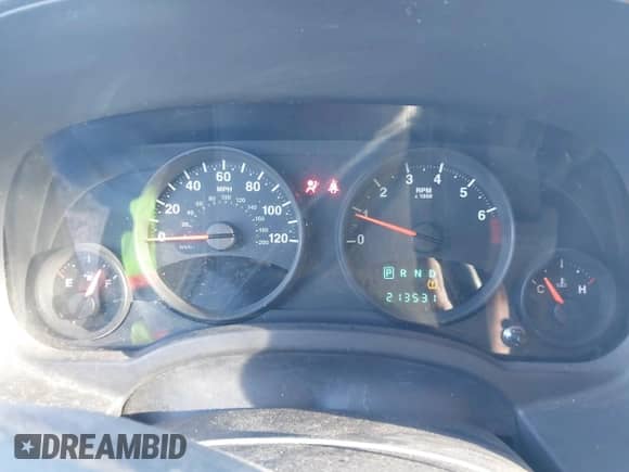 2010 Jeep Compass Sport z VIN 1J4NT1FB0AD677985, wystawiony jako IAAI lot #41348637 z przebiegiem 213 531 mil mil oraz . Historia ofert i sprzedaży dostępna na DreamBid. Obrazek 7.