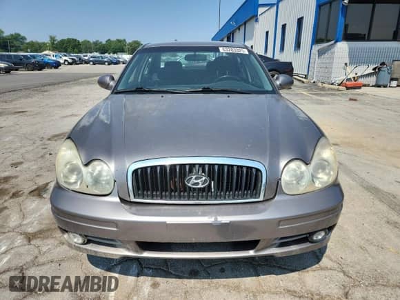2004 Hyundai Sonata z VIN KMHWF25S24A985640, wystawiony jako Copart lot #63283325 z przebiegiem 235 372 mil mil oraz Szkoda całkowita • Salvage title. Historia ofert i sprzedaży dostępna na DreamBid. Obrazek 5.