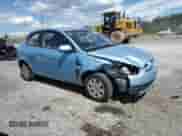 2010 Hyundai Accent GS z VIN KMHCM3AC8AU170768, wystawiony jako Copart lot #69360795 z przebiegiem 92 935 mil mil oraz Szkoda całkowita • Salvage title. Historia ofert i sprzedaży dostępna na DreamBid. Obrazek 4.