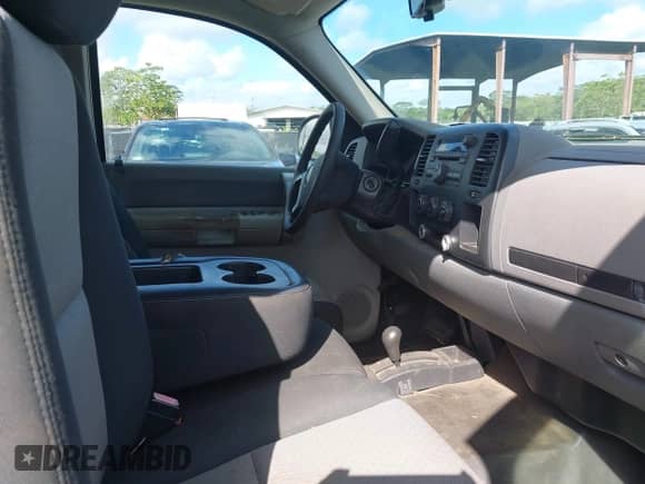 2007 GMC Sierra 1500 Work Truck with VIN 1GTEK19C77Z631448, listed as a IAAI auction lot 42100668 with 272,317 mi miles and . Bid and sale history available at DreamBid. Image 5.