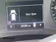 2023 Chevrolet Traverse LS z VIN 1GNERFKWXPJ265049, wystawiony jako IAAI lot #42554797 z przebiegiem 23 385 mil mil oraz . Historia ofert i sprzedaży dostępna na DreamBid. Obrazek 15.