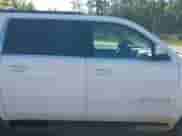 2019 Chevrolet Suburban LT z VIN 1GNSCHKC3KR114568, wystawiony jako IAAI lot #42698645 z przebiegiem 185 216 mil mil oraz . Historia ofert i sprzedaży dostępna na DreamBid. Obrazek 13.