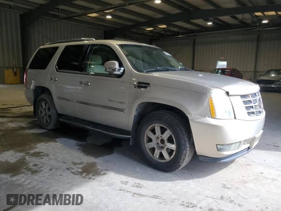 2007 Cadillac Escalade with VIN 1GYFK63857R138805, listed as a Copart auction lot 81889925 with 215,065 mi miles and Clean title. Bid and sale history available at DreamBid. Image 4.