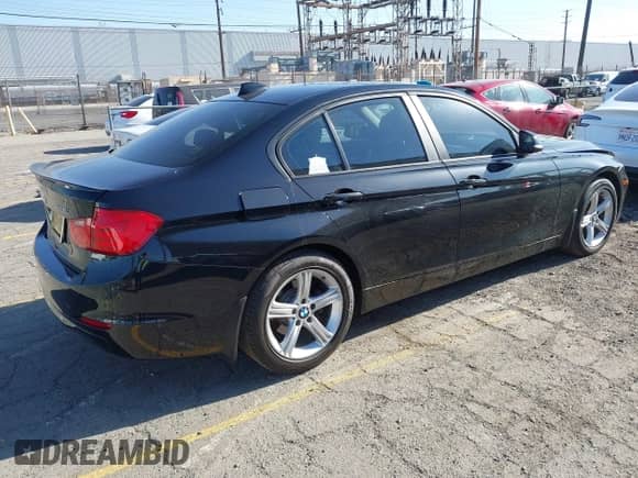 2012 BMW 3 Series 328i с VIN WBA3A5G56CNN65690, выставлен на аукционе IAAI как лот 43122034 с пробегом 129 550 миль миль и . История ставок и продаж доступна на DreamBid. Изображение 4.