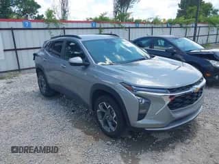2024 Chevrolet Trax LT с VIN KL77LHE25RC222590, выставлен на аукционе IAAI как лот 42955084 с пробегом 26 477 миль миль и . История ставок и продаж доступна на DreamBid. Изображение 1.