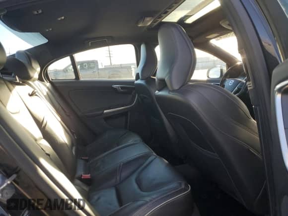 2016 Volvo S60 T5 Drive-E R-Design Special Edition z VIN YV126MFP6G2395572, wystawiony jako Copart lot #43999075 z przebiegiem 112 145 mil mil oraz Czysty tytuł • Clean title. Historia ofert i sprzedaży dostępna na DreamBid. Obrazek 10.