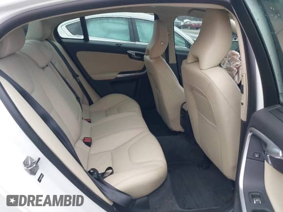 2017 Volvo S60 Inscription с VIN LYV402HKXHB148240, выставлен на аукционе IAAI как лот 41618292 с пробегом 77 870 миль миль и . История ставок и продаж доступна на DreamBid. Изображение 8.