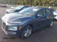 2019 Hyundai Kona SE z VIN KM8K1CAAXKU270861, wystawiony jako IAAI lot #43533383 z przebiegiem 128 687 mil mil oraz . Historia ofert i sprzedaży dostępna na DreamBid. Obrazek 2.