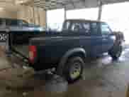 1998 Nissan Frontier XE z VIN 1N6DD26Y3WC363444, wystawiony jako Copart lot #70329235 z przebiegiem Nie podano mil oraz Szkoda całkowita • Salvage title. Historia ofert i sprzedaży dostępna na DreamBid. Obrazek 3.