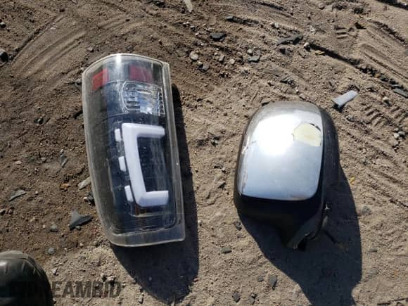 2000 GMC Sierra 1500 SLE with VIN 2GTEC19T4Y1297189, listed as a Copart auction lot 63573545 with 177,551 mi miles and Non repairable. Bid and sale history available at DreamBid. Image 12.