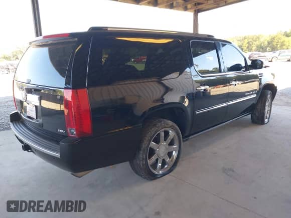 2007 Cadillac Escalade ESV с VIN 1GYFK66867R315079, выставлен на аукционе IAAI как лот 43352131 с пробегом Не указан миль и . История ставок и продаж доступна на DreamBid. Изображение 4.