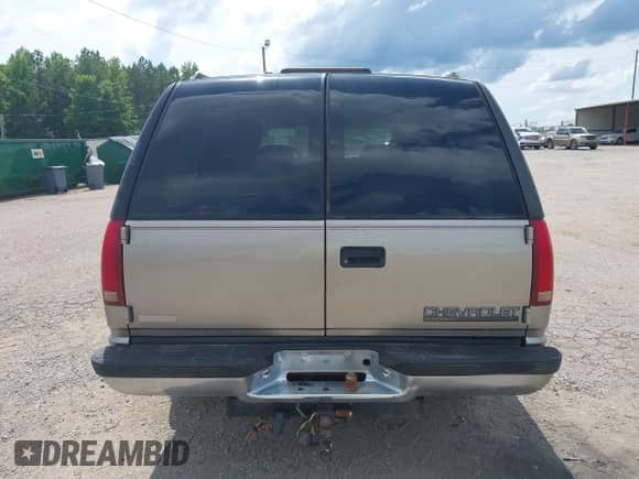 1999 Chevrolet Suburban with VIN 3GNGC26J8XG144488, listed as a IAAI auction lot 42486287 with 219,196 mi miles and . Bid and sale history available at DreamBid. Image 16.
