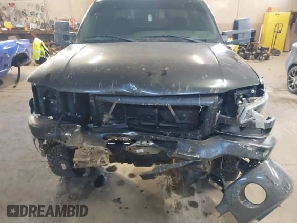 2004 GMC Sierra 1500 SLT with VIN 1GTEK19T24E403053, listed as a IAAI auction lot 41433599 with 162,302 mi miles and . Bid and sale history available at DreamBid. Image 6.