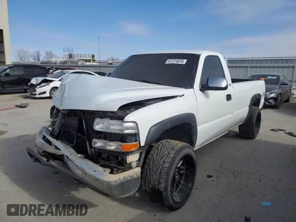 2001 Chevrolet Silverado 2500HD LS with VIN 1GCHK24181E207171, listed as a Copart auction lot 41771075 with 238,225 mi miles and Salvage title. Bid and sale history available at DreamBid. Image 1.