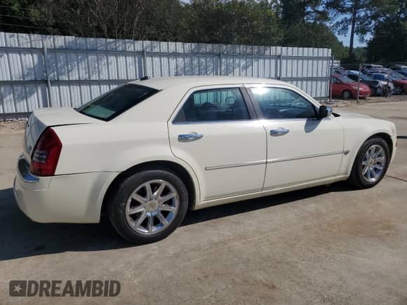 2006 Chrysler 300 C z VIN 2C3KA63H16H209766, wystawiony jako Copart lot #84973495 z przebiegiem 181 340 mil mil oraz Szkoda całkowita • Salvage title. Historia ofert i sprzedaży dostępna na DreamBid. Obrazek 3.